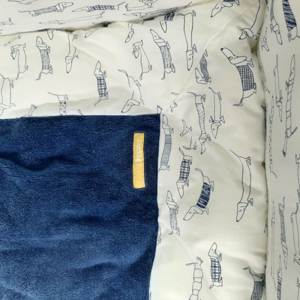 Pericles - Dog - Parkligger en Parkomtrek